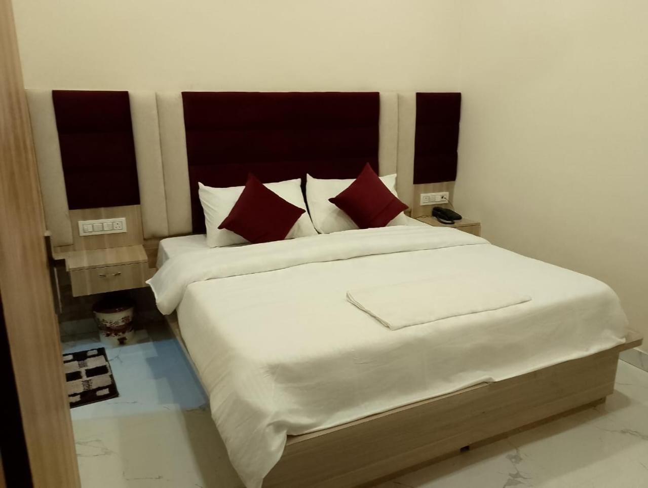 Hotel Lr Delite Inn Mathura Εξωτερικό φωτογραφία