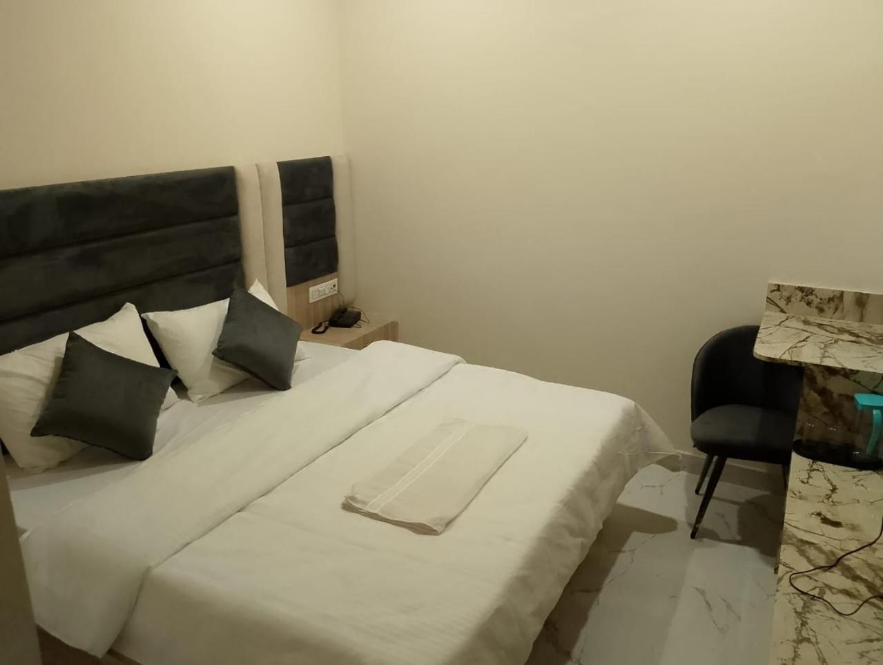 Hotel Lr Delite Inn Mathura Εξωτερικό φωτογραφία
