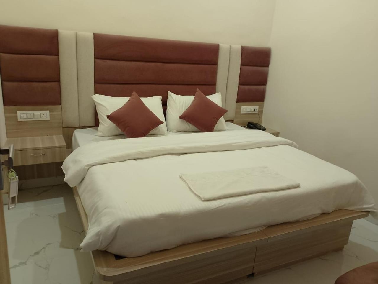 Hotel Lr Delite Inn Mathura Εξωτερικό φωτογραφία