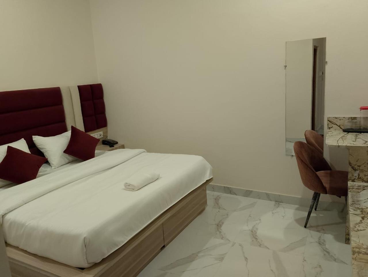 Hotel Lr Delite Inn Mathura Εξωτερικό φωτογραφία